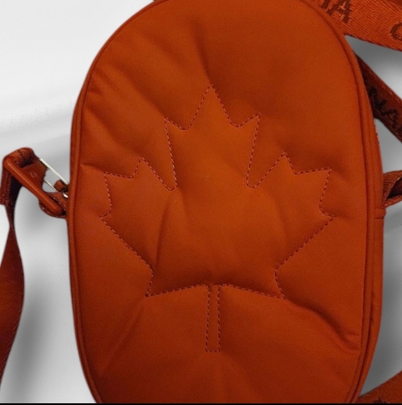 Lululemon Crossbody Bag, Belt Bag, Everwhere Bag, Legacy Team Canada 2022 - Picture 2 of 11